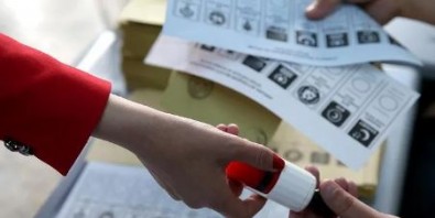 Demokrasi şöleni! Türkiye yerel yöneticilerini belirlemek için sandık başında