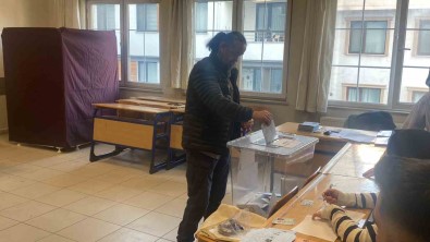 Düzce'de Oy Kullanma Basladi