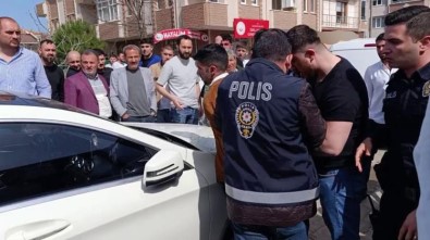 Hasimlar Ayni Sandikta Karsilasti, Ortalik Karisti Açiklamasi 1 Polis Yaralandi, Biber Gazi Sikildi