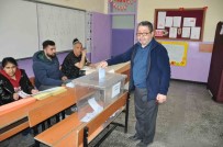 Kars'ta Vatandaslar Oy Kullanmaya Basladi Haberi