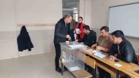 Malazgirt'te Seçmenler Oylarini Kullanmaya Basladi