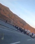 Traktöre Çarpan Motosiklet Sürücüsü Hayatini Kaybetti