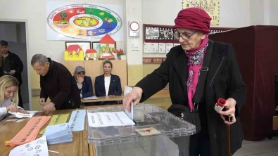 Yalova'da Oy Kullanma Islemi Basladi