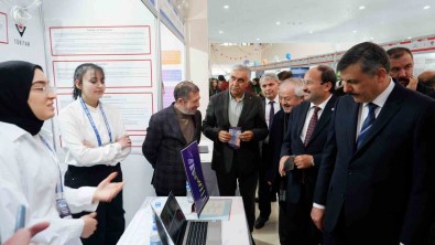 Gençler Projeleriyle Yarisiyor