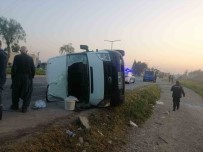 Tarim Isçilerini Tasiyan Minibüs Ile Kamyonet Çarpisti Açiklamasi 6 Yarali