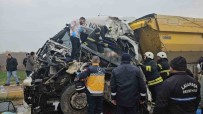 Edirne'de Iki Kamyonun Çarpistigi Kazada Bir Sürücü Feci Sekilde Hayatini Kaybetti Haberi