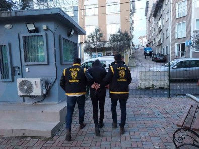 Bandirma'da Araç Içinden Banka Karti Çalan Hirsiz Yakalandi