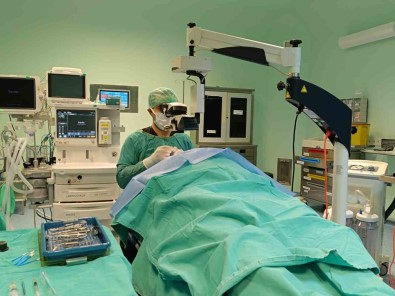 Diyarbakir'da Dr. Yusuf Azizoglu Devlet Hastanesi'nde 15 Yil Sonra Göz Ameliyatlari Yapildi