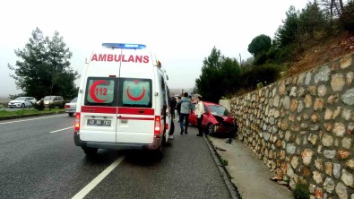 Mugla'da Trafik Kazasi Açiklamasi2 Yarali