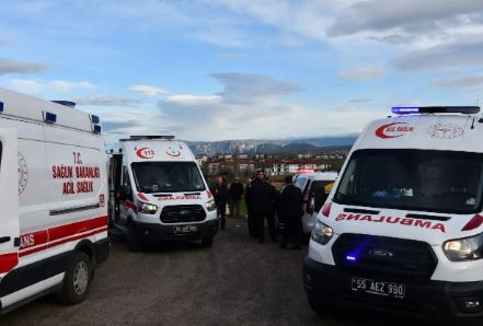 Öğrenci servisi devrildi: Yaralılar var