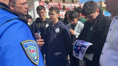 Lise Ögrencileri Ve Polis Is Birligi Yapti Açiklamasi Dolandiriciliga Geçit Yok