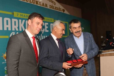 Bakan Tekin'e Oltu Tasi Tesbih Hediye Ettiler