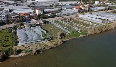 Denizden Gelen Hortum Seralara Yaklastikça ''Allah'im Sen Koru' Diyerek Dua Ettiler