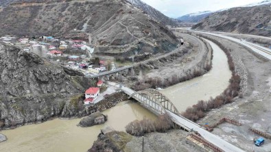 Maras Depremlerinde Yardimlara Geçis Saglamisti Açiklamasi Mutu Köprüsü Yenileniyor