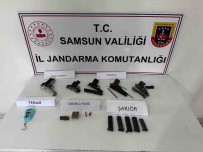 Samsun'da Bir Evde 5 Tabanca Ele Geçirildi