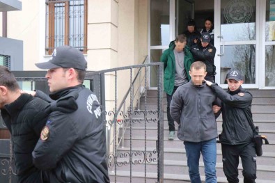 Aracinin Önünde Biçaklanarak Öldürülmüstü Açiklamasi O Cinayette Tutuklu Sayisi 4 Oldu