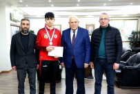 Baskan Pekmezci Kung Fu Türkiye Ikincisini Altinla Ödüllendirdi Haberi