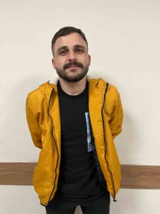 Sanal Kart Dolandiricisi Sahte Kimlikle Yakalandi Açiklamasi Gerçek, Parmak Izinde Ortaya Çikti