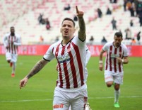Sivassporlu Rey Manaj Gol Sayisini 19'A Yükseltti