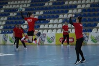 A Milli Kadin Hentbol Takimi, Rize'de Oynayacagi Karadag Maçina Hazirlaniyor