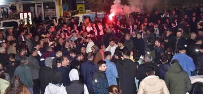Ahlat'ta Cumhur Ittifaki'ndan Seçim Kutlamasi