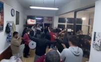 Isparta'da Köylüler Muhtar Degisimini Davul Zurnayla Oynayarak Kutladi