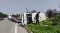 Yalova'da Kontrolden Çikan Minibüs Takla Atti, 2 Kisi Yaralandi