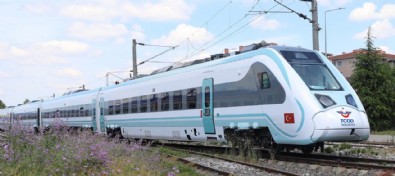 3. set raylara çıktı! Bakan Uraloğlu duyurdu: Milli elektrikli tren sayısını iki yılda 25'e çıkaracağız Haberi
