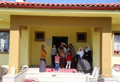 Depremzedelerin yeni yuvalarında ilk bayram: “Sanki köy evi değil saray yapmışlar”