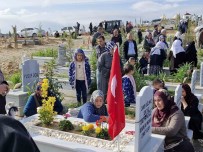 Malatya'da Mezarlikta Hüzünlü Bayram Haberi