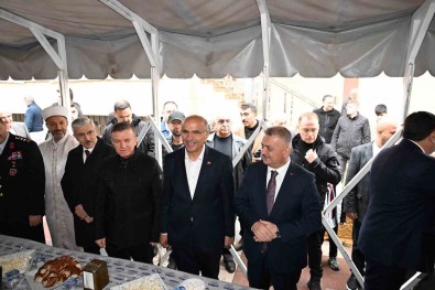 Malatya'da Resmi Bayramlasma Kernek Karagözlüler Camisi'nde Yapildi
