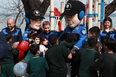 Polisten Bayramda Çocuklara Sürpriz