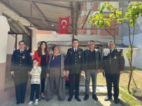 Salihli Jandarma Sehit Ailelerini Bayramda Unutmadi