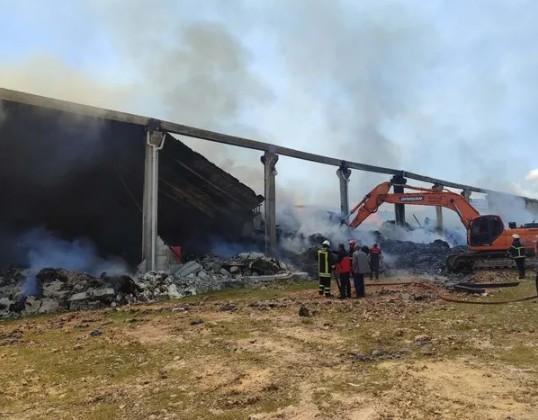 Şanlıurfa'da korkutan yangın! Fabrika alev aldı