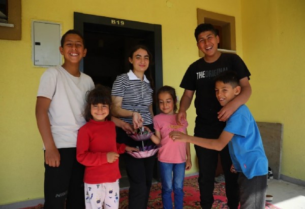 Depremzedelerin yeni yuvalarında ilk bayram: “Sanki köy evi değil saray yapmışlar”