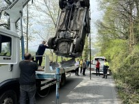 El Freni Çekilmeyen Otomobil Findik Tarlasina Uçtu Haberi