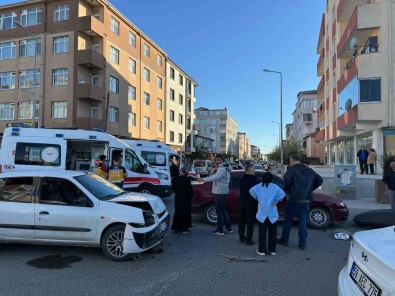 Kapakli'da Bayram Günü Kaza Açiklamasi 13 Yarali