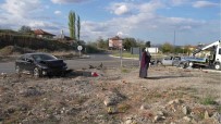 Kirikkale'de Iki Otomobil Çarpisti, Ayni Aileden 4 Kisi Yaralandi
