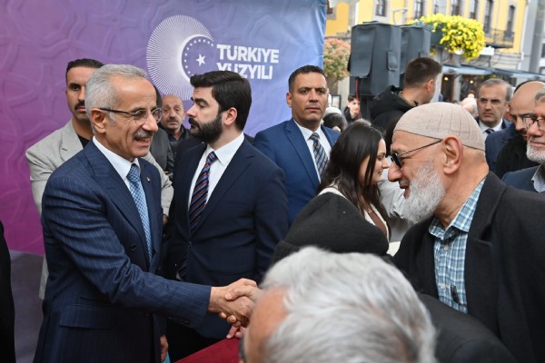 Bakan Uraloğlu'ndan uyarı ve müjde! O araçlar Pazar günü trafiğe çıkamayacak...