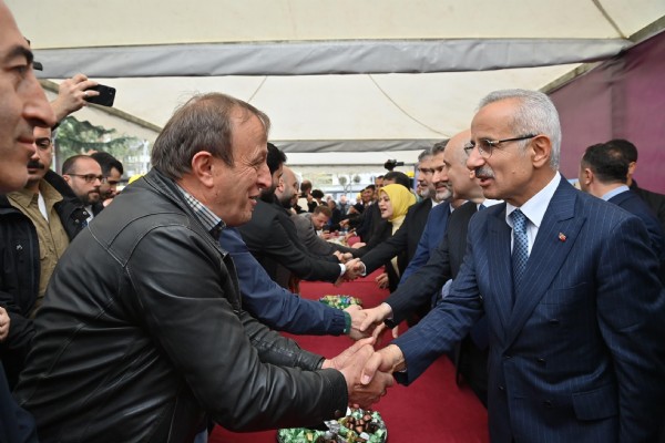 Bakan Uraloğlu'ndan uyarı ve müjde! O araçlar Pazar günü trafiğe çıkamayacak...