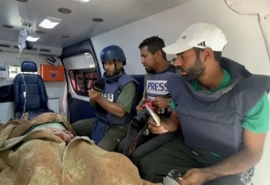 İsrail'in Gazze'ye düzenlediği saldırıda TRT Arapça ekibinin de aralarında olduğu bir grup gazeteci yaralandı Haberi
