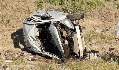 Otomobil Tarlaya Uçtu Açiklamasi 18 Yasindaki Genç Hayatini Kaybetti