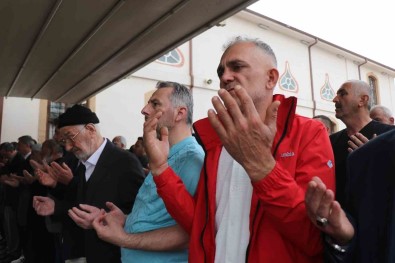 Sakarya'da Hamas Liderinin Ogullari Ve Torunlari Için Giyabi Cenaze Namazi Kilindi