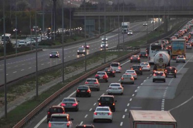 TEM'in Bolu Geçisinde Tatilcilerin Trafik Çilesi