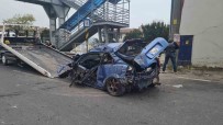 Trafo Binasina Çarpan Otomobil Hurdaya Döndü Açiklamasi 1 Ölü, 1 Yarali