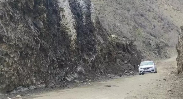 O ilimize bahar gelmedi! Kar kalınlığı 3 metreyi geçti