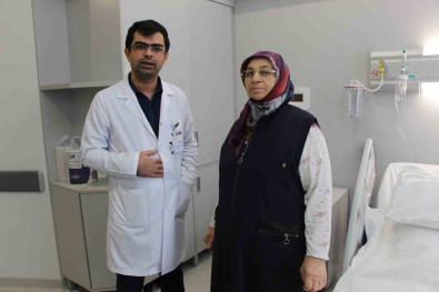 Bir Aydir Öksürüyordu, Böbreginden 5 Santimlik Kitle Çikti