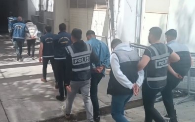 Bir Kisinin Öldügü Biçakli Kavgada Cinayet Zanlisi 2 Kardes Tutuklandi