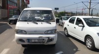 Direksiyon Basinda Bilincini Kaybetti, 3 Otomobile Çarpti