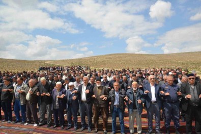 Karaman'da Çiftçiler Yagmur Duasina Çikti